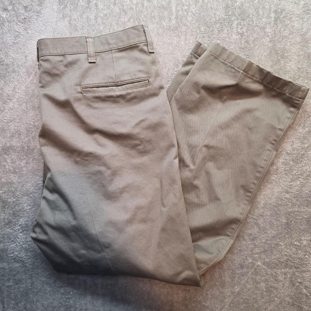Dockers Khaki Pants Mens 38x30 Beige Relaxed Fit Pleated Straight Leg Chino
